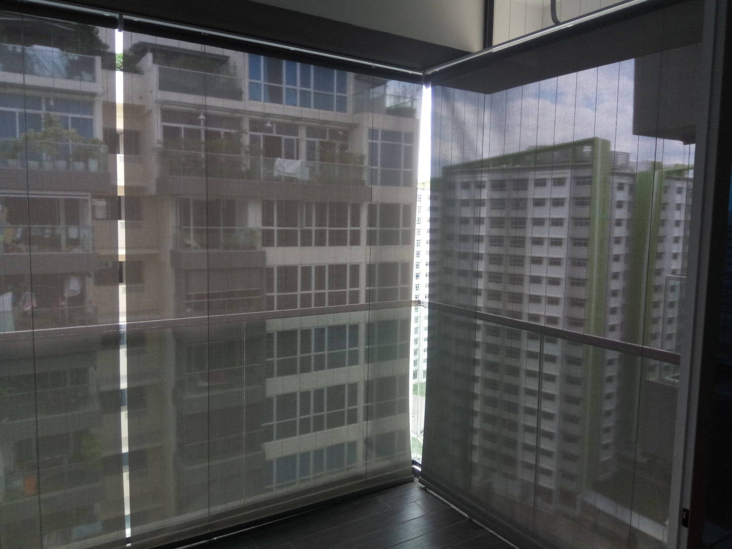 Sunscreen Roller Blind - Black & Grey